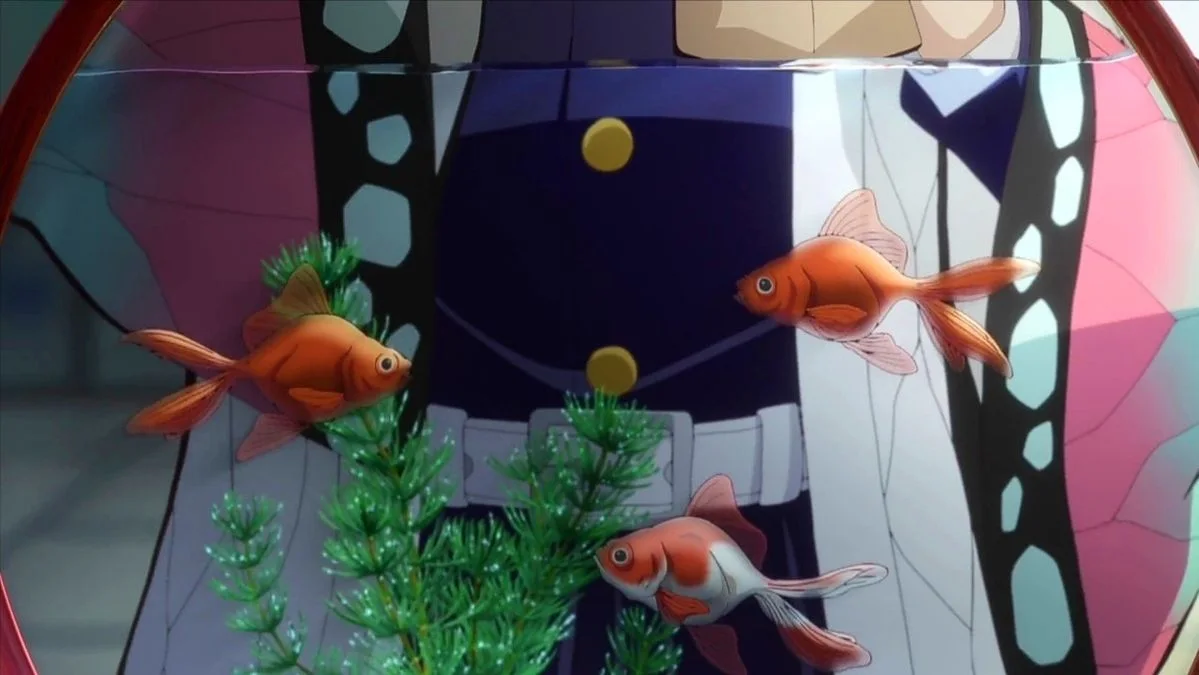 Poissons rouges nageant dans un bocal